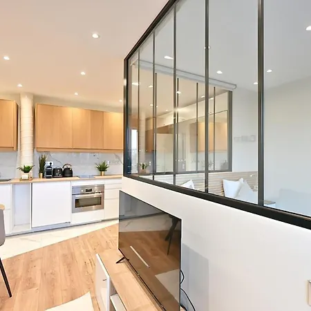 Neuilly-sur-seine- Ii Apartment