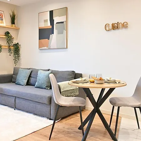 Neuilly-sur-seine- Ii Apartment